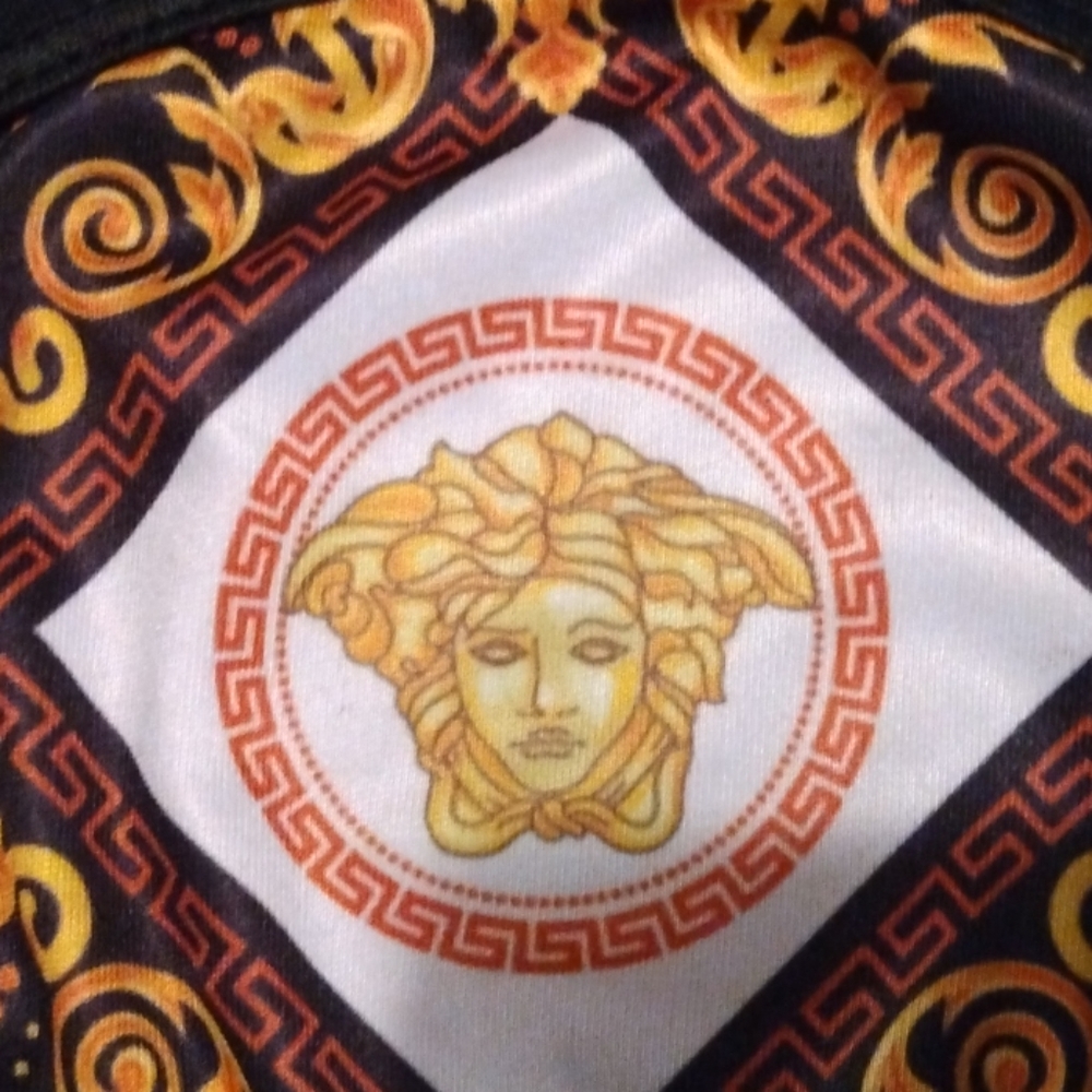 COPY - 1 brand New packaged Versace Reversible ma…